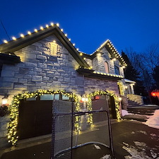 Installing-breathtaking-Christmas-lights-in-Mirabel-Leave-it-to-the-pros 2